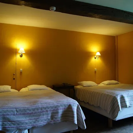 Lavish In Forrieres With Sauna 펜션