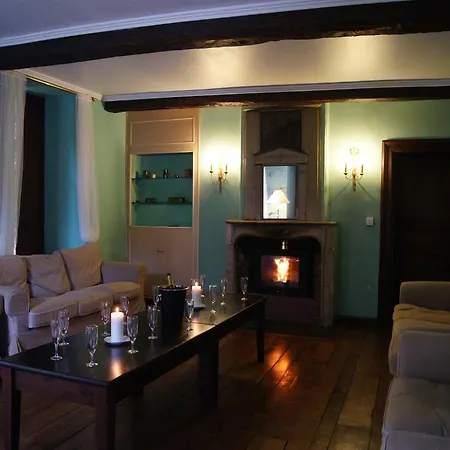 Lavish In Forrieres With Sauna 펜션