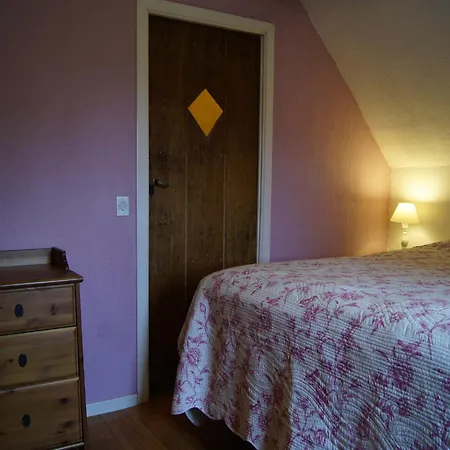 펜션 Lavish In Forrieres With Sauna