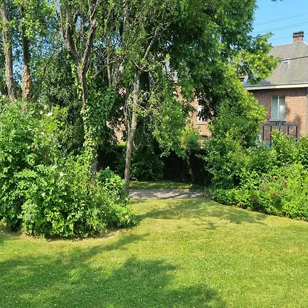 펜션 Lavish In Forrieres With Sauna *